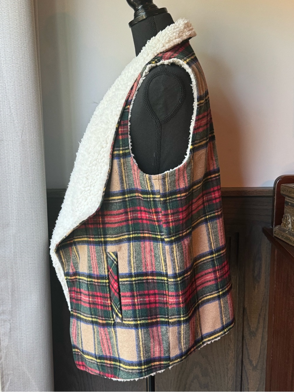Maurices Plaid Sherpa-Lined Vest in Red, Green, Tan large nwt - Picture 2 of 7